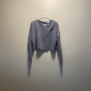 Cropped long sleeve work out top with open back.